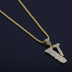 Collier Vlone Iced out 18K Gold Plated Pendant Necklace Plus Doré Unisex | UEFX-54652895